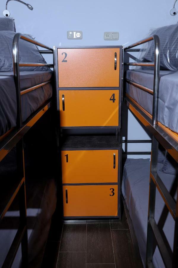 Crazy Hostel Yerevan Bagian luar foto