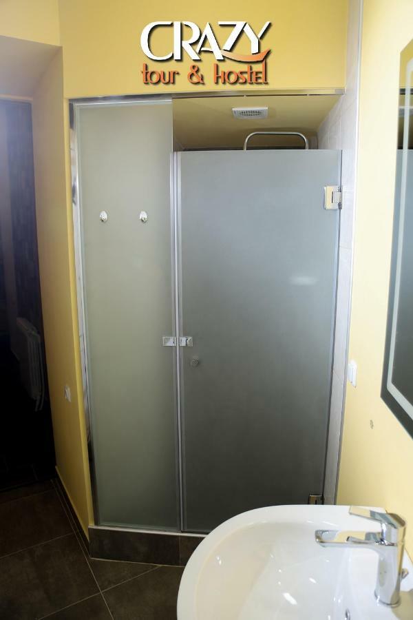 Crazy Hostel Yerevan Bagian luar foto