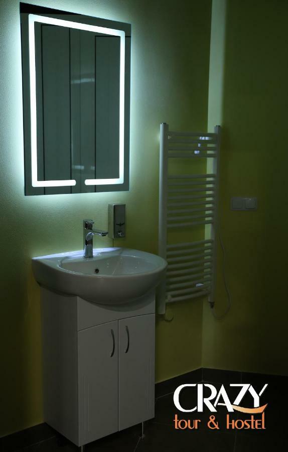 Crazy Hostel Yerevan Bagian luar foto
