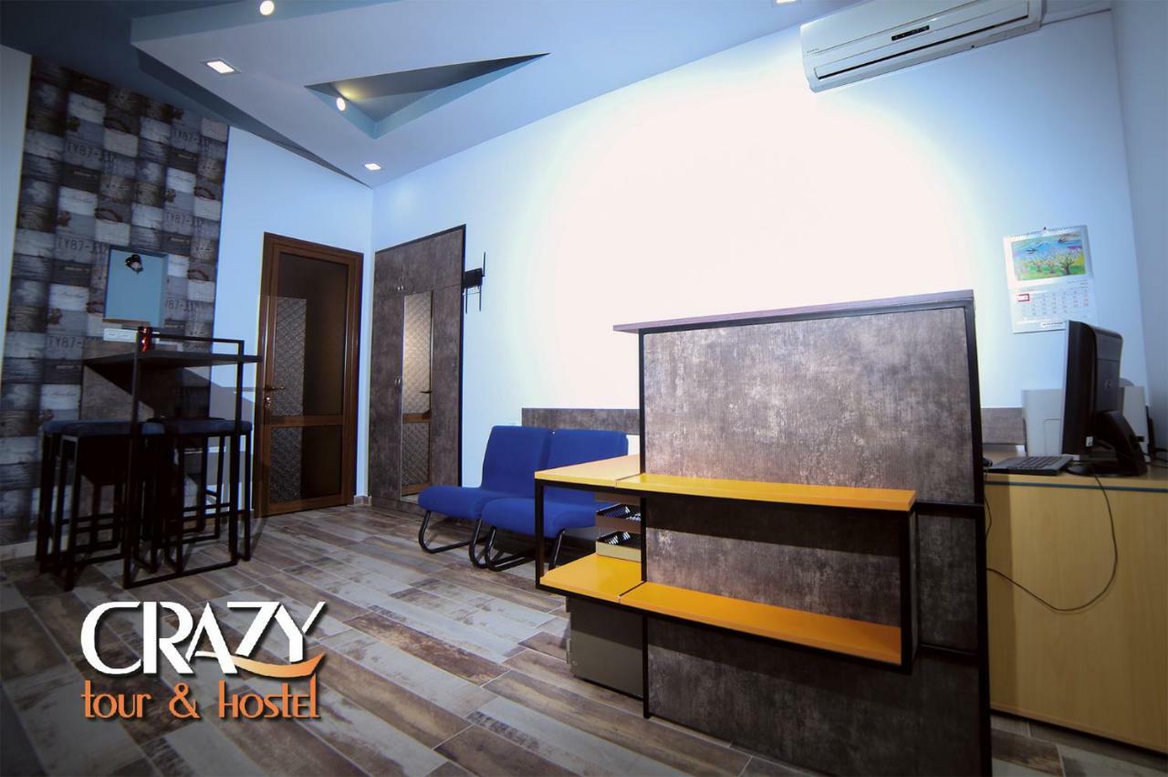 Crazy Hostel Yerevan Bagian luar foto