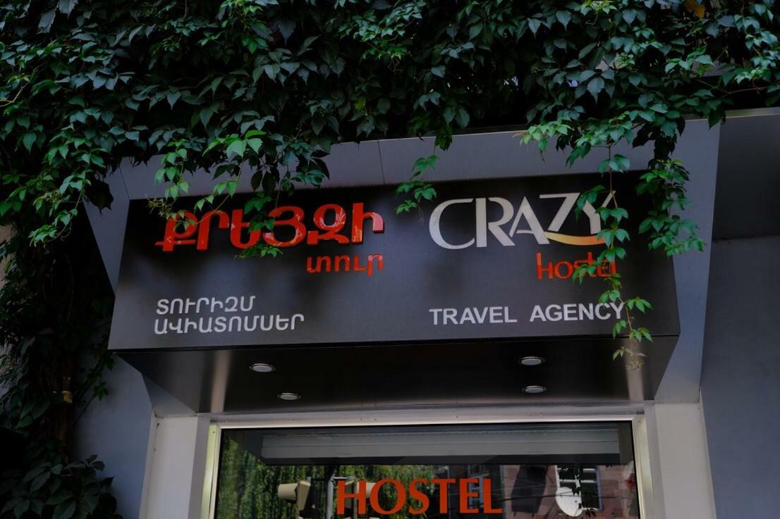 Crazy Hostel Yerevan Bagian luar foto