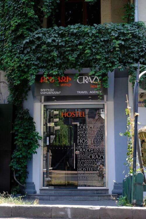 Crazy Hostel Yerevan Bagian luar foto