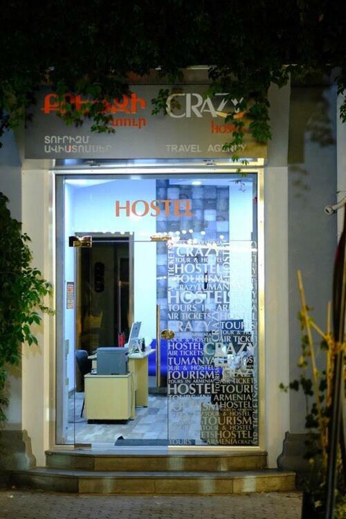 Crazy Hostel Yerevan Bagian luar foto