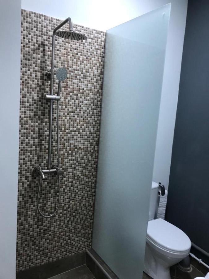 Crazy Hostel Yerevan Bagian luar foto